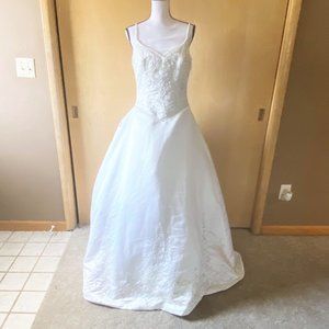 NWT Sz 14 Demetrios White & Silver Wedding Dress